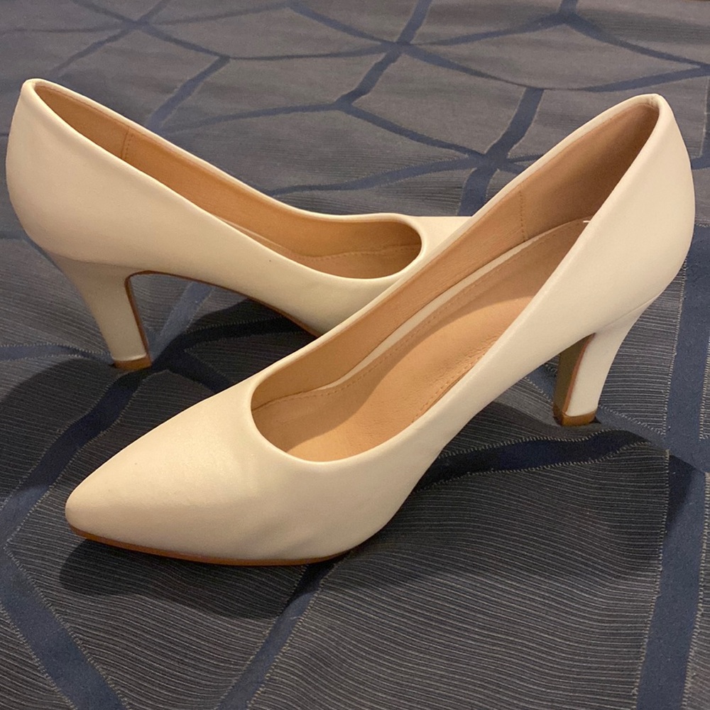 Shiny white pumps